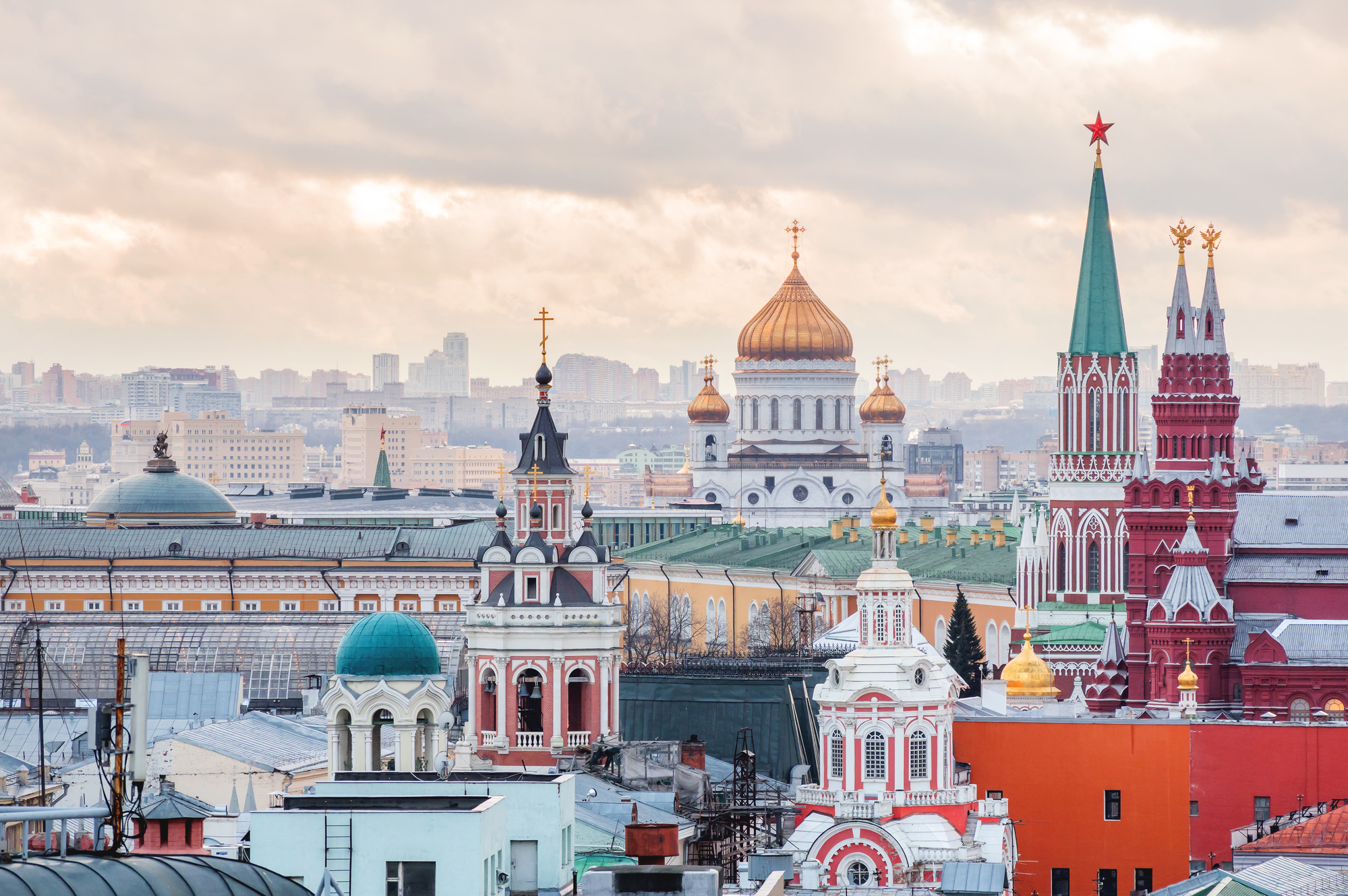 Чем известна москва. Elena, город Moscou. Backyard du Moscou.